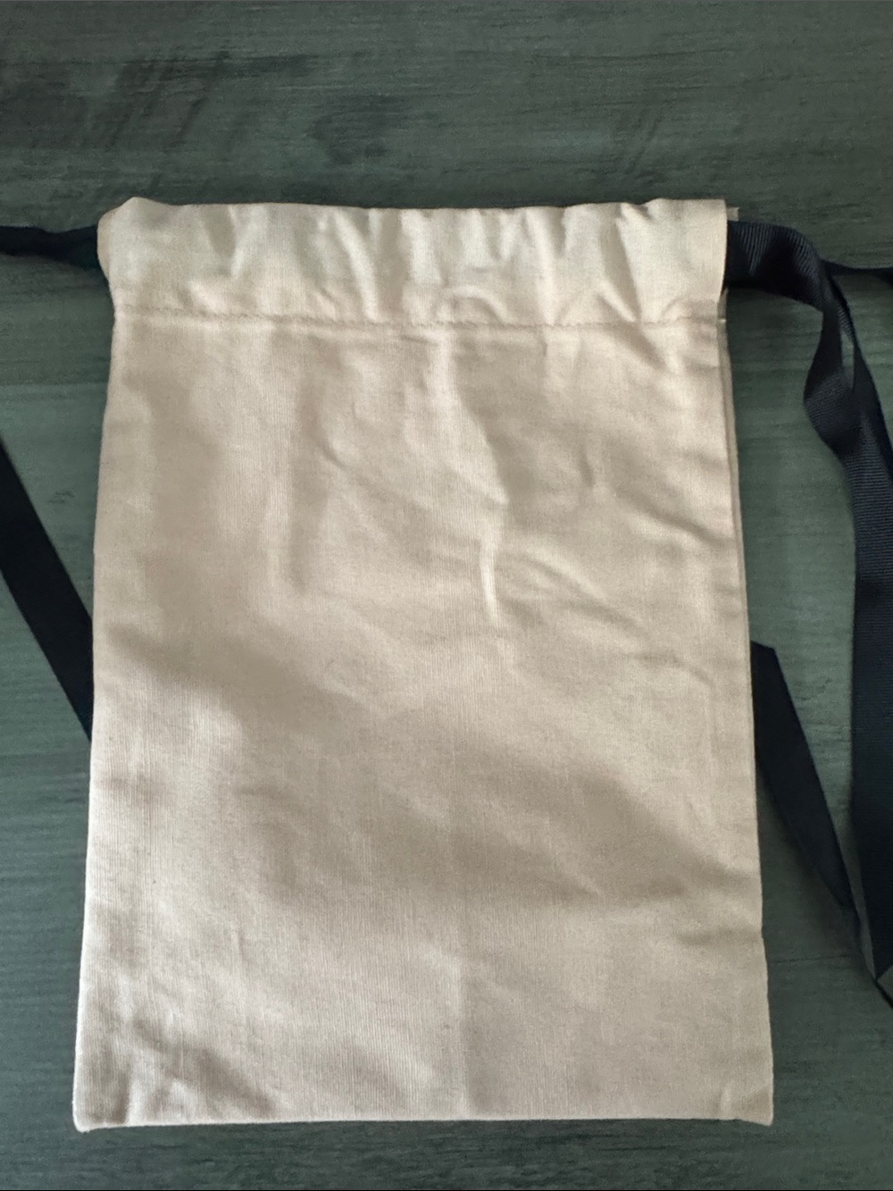 Gucci Peach and Black Dusty-Gift bag with floral interior - Picture 4 of 5